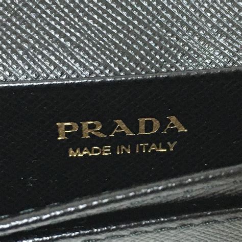 prada saffiano outlet.